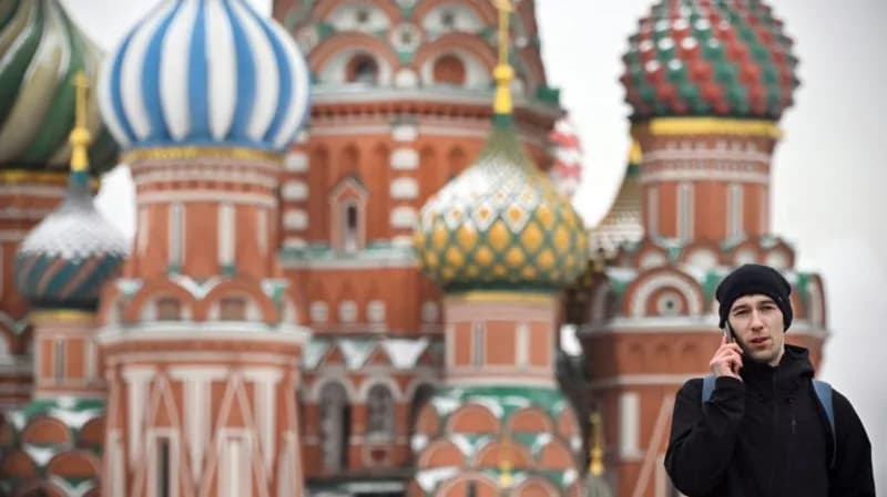 Russia moves to block WhatsApp in messaging app crackdown