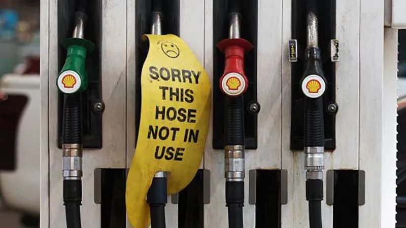 Panic buying prompts PM to reassure Australians over fuel supply