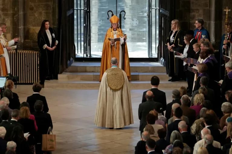 First woman to become Archbishop of Canterbury enthroned