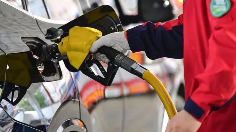 Oil plunges after US-Iran ceasefire deal to reopen Strait of Hormuz