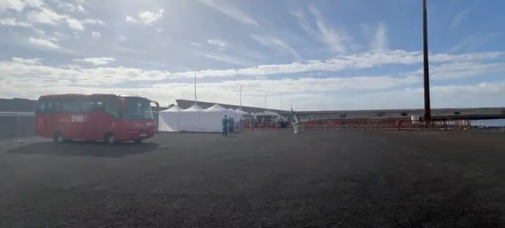 Passengers leave hantavirus-hit cruise ship in Tenerife