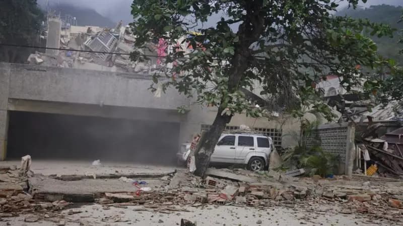 Rescuers search rubble for survivors as Venezuela earthquakes kill at least 235