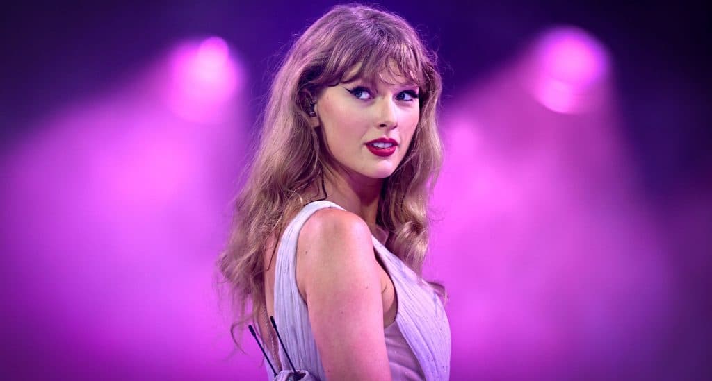 Taylor Swift fans pay Ksh. 3232 for garbage from outside wedding